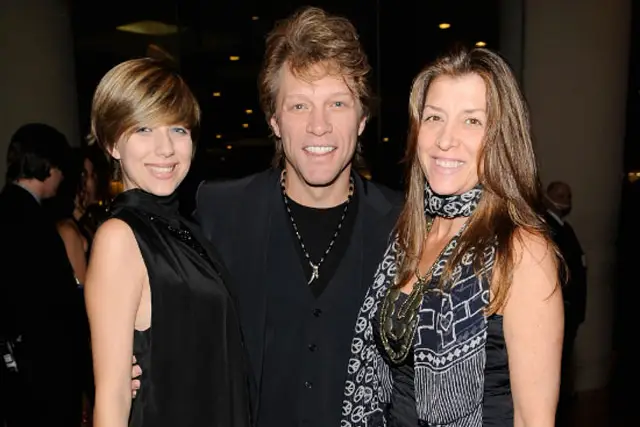 Jon Bon Jovi, flanked by his daughter Stephanie and wife Dorothea in 2010